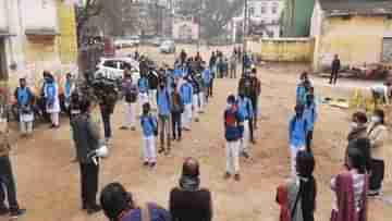 School Open: ১১০০-র মধ্যে হাজির মাত্র ৪০! প্রথম দিনের হাজিরায় আশঙ্কা বাড়ছে স্কুল কর্তৃপক্ষের