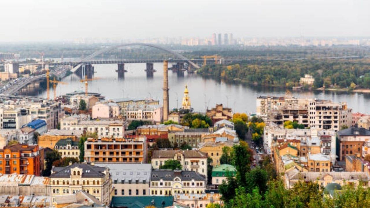 Ukraine: আজ নেট জুড়ে শুধুই যুদ্ধের ছবি! তবুও পর্যটকদের ভালবাসার দেশ ইউক্রেন