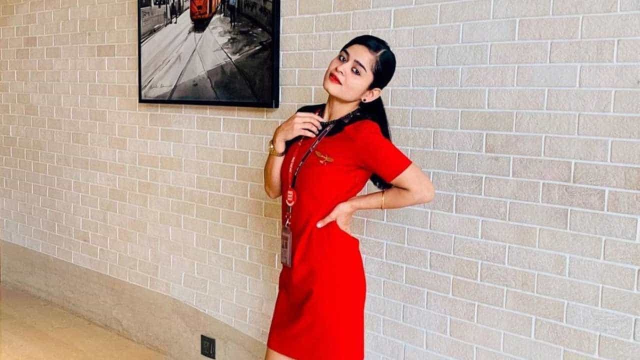 Viral Video: গাঙ্গুবাঈ কাথিয়াবাড়ির গান ঢোলিঢ়ার সঙ্গে নাচ বিমানসেবিকার, ফের ভাইরাল স্পাইস জেটের এয়ার হসটেস উমা মীনাক্ষী Viral Video: গাঙ্গুবাঈ কাথিয়াবাড়ির গান ঢোলিঢ়ার সঙ্গে নাচ বিমানসেবিকার, ফের ভাইরাল স্পাইস জেটের এয়ার হসটেস উমা মীনাক্ষী