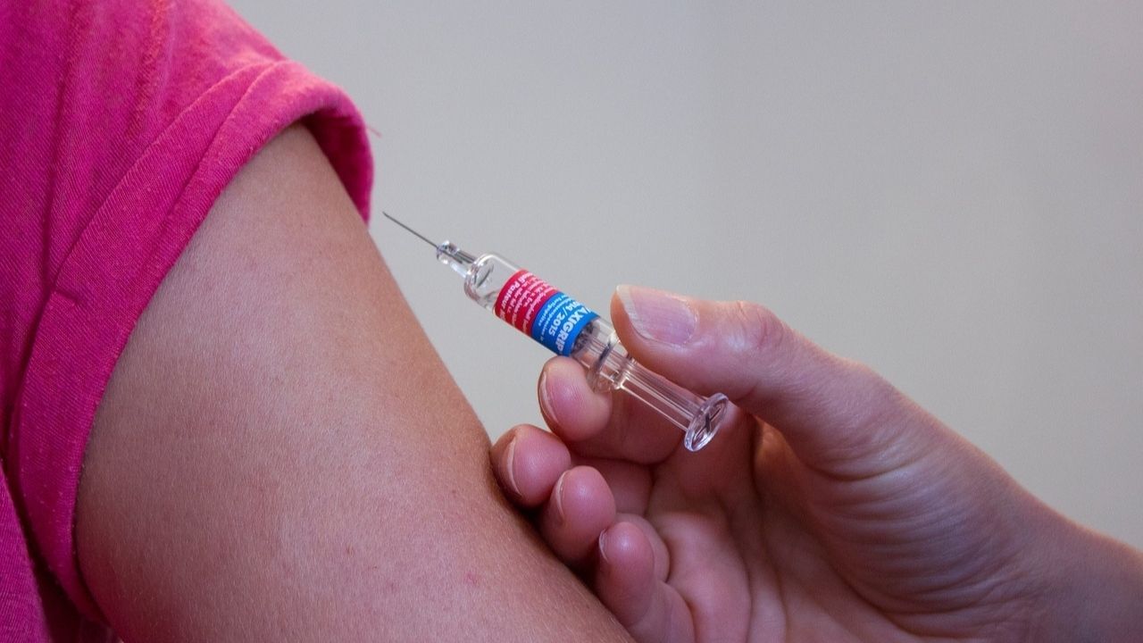 UK COVID Vaccination for Children: করোনার বিরুদ্ধে সুরক্ষাকবচ পাবে ৫ থেকে ১১ বছরের শিশুরাও, ঘোষণা বরিস সরকারের