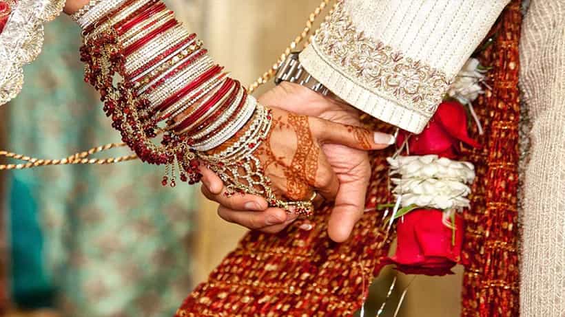 MP Curfew Wedding: ভালবাসা মানে না বিধিনিষেধ! প্রেমিকাকে বিয়ে করতে কার্ফুর মাঝেই যা করলেন যুবক...
