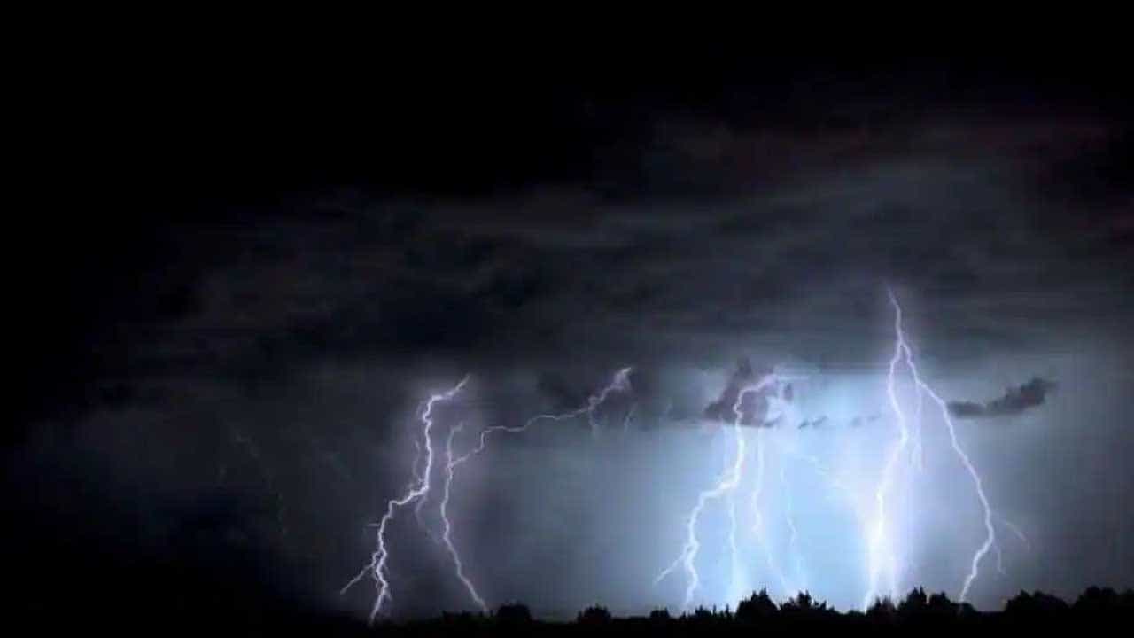 Lightening: মার্কিন যুক্তরাষ্ট্রের তিনটি রাজ্য জুড়ে দেখা গিয়েছে বিদ্যুতের ঝলকানি! প্রসারিত প্রায় ৫০০ মাইল এলাকায়