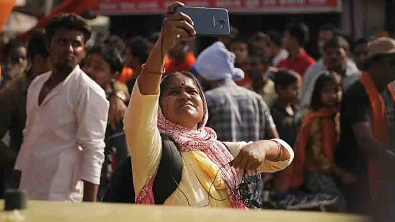 Writing With Fire-Oscar Nomination: অস্কারের মঞ্চে বাঙালি পরিচালকের তথ্যচিত্র; স্বতন্ত্র পরিচালনার লড়াই কতখানি? বললেন পরিচালক