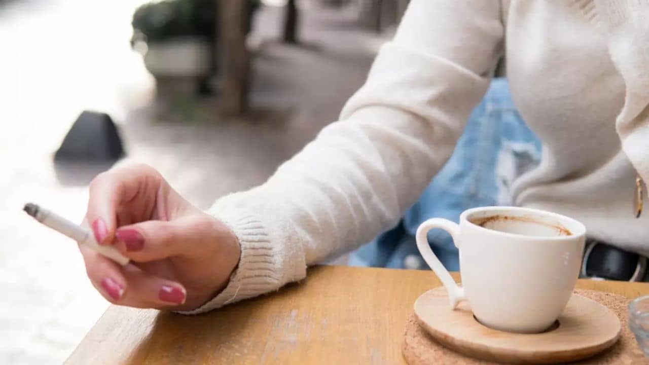 Esophageal Cancer: গরম চায়ের সঙ্গে সিগারেট খাওয়ার অভ্যেস আপনাকে কোন ক্যানসারের দিকে ঠেলে দিচ্ছে?