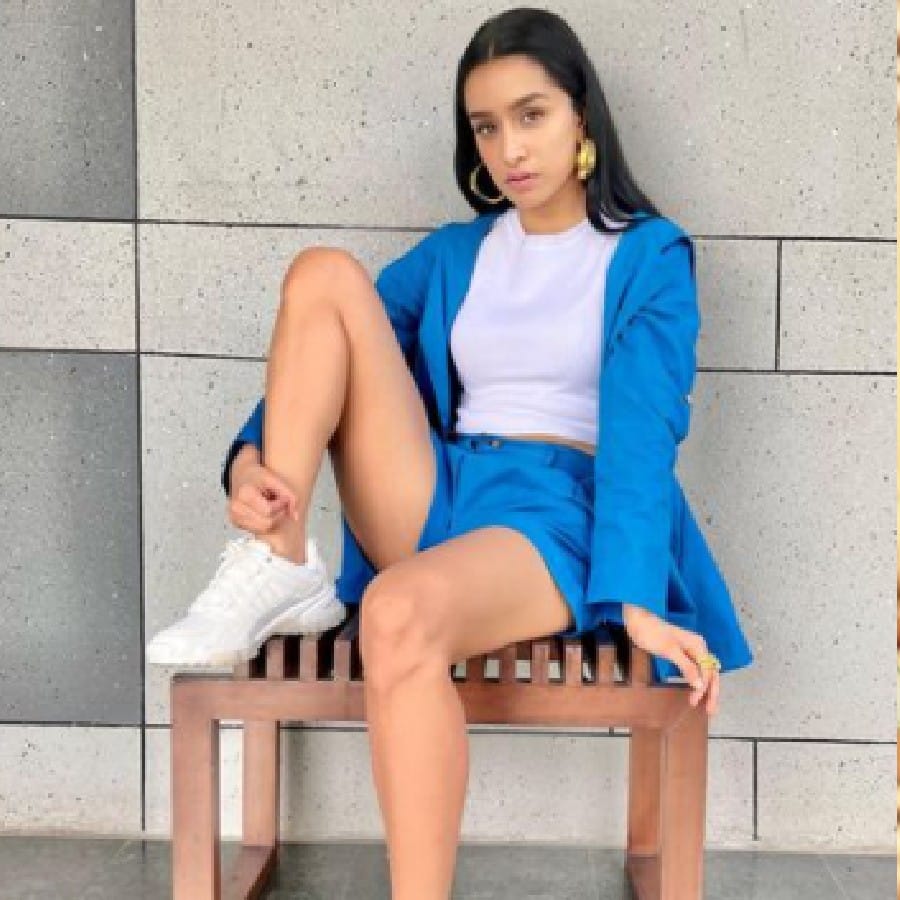 এই সেলেবের জ্ঞান নিয়ে কোনও সন্দেহ না থাকলেও অনেক ভক্তই হয়তো জানেন না শ্রদ্ধা কাপুর একবছরের জন্য বিদেশে পড়তে গিয়েছিলেন, আর তিনি ফেল করেন। 