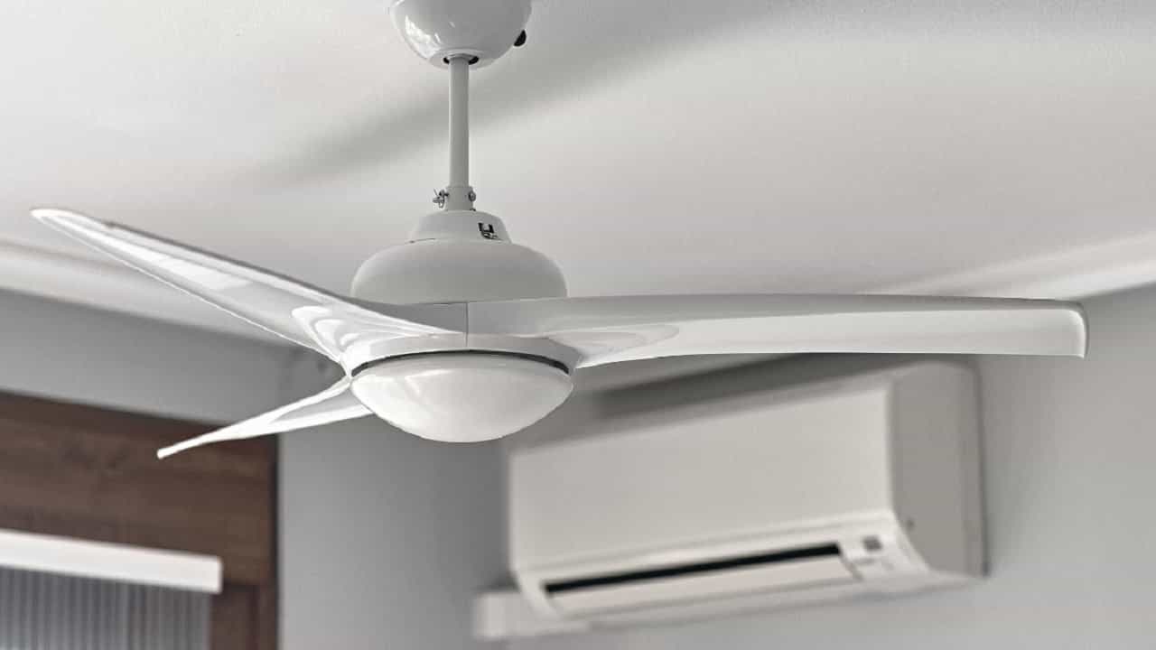 AC And Ceiling Fan: এসি-র ঠান্ডা ছড়িয়ে দিয়ে ইলেকট্রিক বিল কমাতে পারে একমাত্র পুরনো ভাল সিলিং ফ্যান, দাবি গবেষণায় AC And Ceiling Fan: এসি-র ঠান্ডা ছড়িয়ে দিয়ে ইলেকট্রিক বিল কমাতে পারে একমাত্র পুরনো ভাল সিলিং ফ্যান, দাবি গবেষণায়