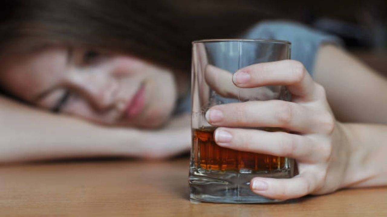 Periods-Alcohol: ঋতুস্রাবের সময় অ্যালকোহল পান করা কি উচিত? জেনে নিন