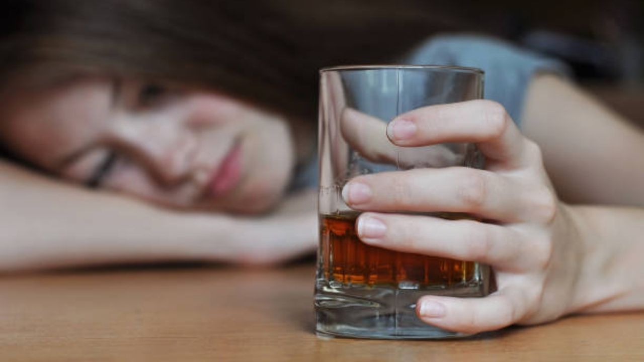 Periods-Alcohol: ঋতুস্রাবের সময় অ্যালকোহল পান করা কি উচিত? জেনে নিন
