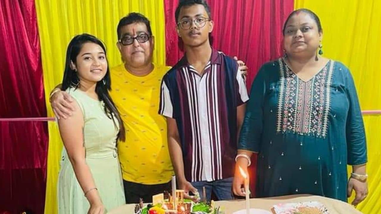 Alipurduar: বন্দুক পরিষ্কার করতে-করতে ট্রিগারে চাপ, ঊনিশ-বিশ হলেই বাবার হাতেই প্রাণ খোয়াত মেয়ে