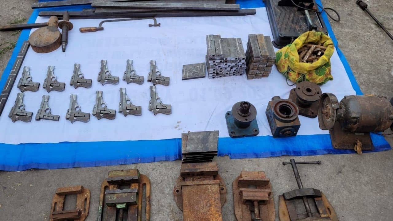 Asansol Arms Factory: বীরভূমে হুঁশিয়ারি মমতার, আর অস্ত্র কারখানার হদিস মিলল...