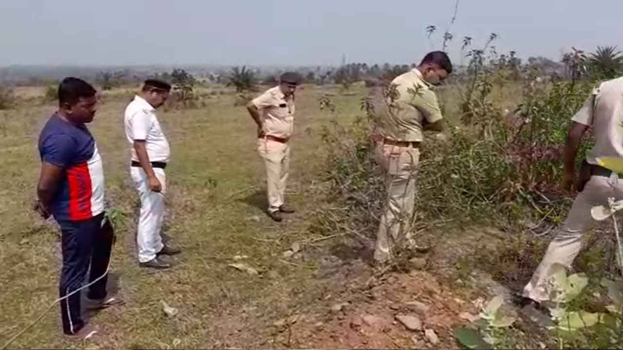 Asansol Crime: হেলমেটটা পরাই ছিল, সেটা খুলতেই বেরিয়ে আসে খোবলানো মুখের বিভৎসতা! যুবককে দেখে হিমস্রোত বইল শরীরে