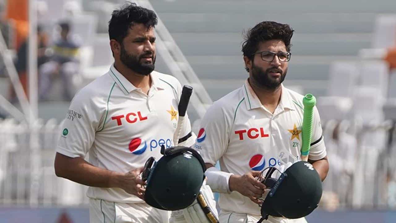 PAK vs AUS: আজহার, ইমামের জোড়া সেঞ্চুরিতে কামিন্সদের চাপ বাড়াল পাকিস্তান PAK vs AUS: আজহার, ইমামের জোড়া সেঞ্চুরিতে কামিন্সদের চাপ বাড়াল পাকিস্তান