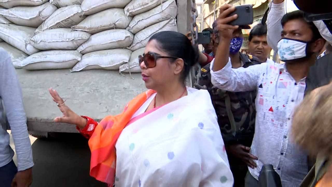 BJP in Bagtui: বগটুই ঢোকার মুখেই খারাপ ট্রাক, উধাও চালক, ঢুকতেই পারলেন না ভারতী, সুকান্তরা