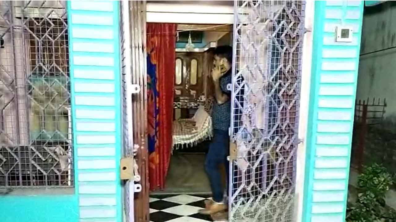 Barrackpur Crime: সত্তরের ওপর বয়স, একাকী বৃদ্ধার বাড়িতে কেবল দুধওয়ালাই আসতেন প্রতিদিন! ঘটনা প্রকাশ্যে আসতেই স্তম্ভিত পড়শিরা