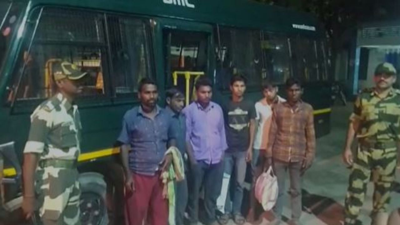 Bangladeshi People arrested: শ্রীনগর নয়, ঠাঁই হল শ্রীঘরে, ৬ বাংলাদেশিকে জিজ্ঞাসাবাদ করতেই উদ্ধার 'আসল' কারণ