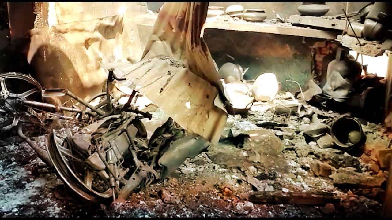 Bagtui Massacre: পুলিশের সামনেই দরজায় তালা ঝুলিয়ে আগুন, বিস্ফোরক দাবি প্রত্যক্ষদর্শীর