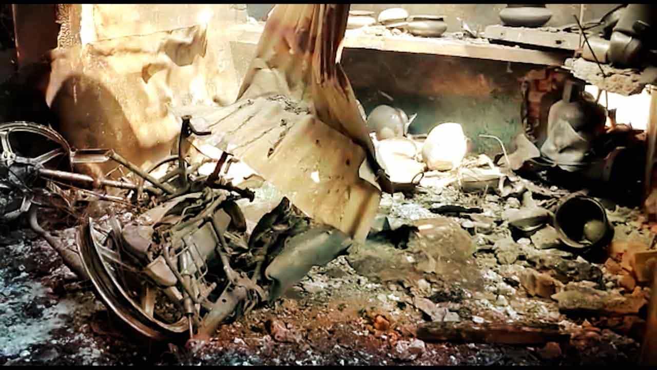 Bagtui Massacre: আক্রান্ত মহিলারা ও রেহাই নেই শিশুদেরও! বাগটুই হত্যাকান্ডে ২৪ ঘণ্টার মধ্যে রিপোর্ট চাইল জাতীয় মহিলা কমিশন Bagtui Massacre: আক্রান্ত মহিলারা ও রেহাই নেই শিশুদেরও! বাগটুই হত্যাকান্ডে ২৪ ঘণ্টার মধ্যে রিপোর্ট চাইল জাতীয় মহিলা কমিশন