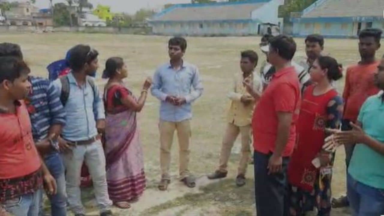 Job fraud Case in Bankura: চাকরি দেওয়ার নামে বেকারদের থেকে লক্ষাধিক টাকার প্রতারণা, যোগ রয়েছে তৃণমূলেরও?