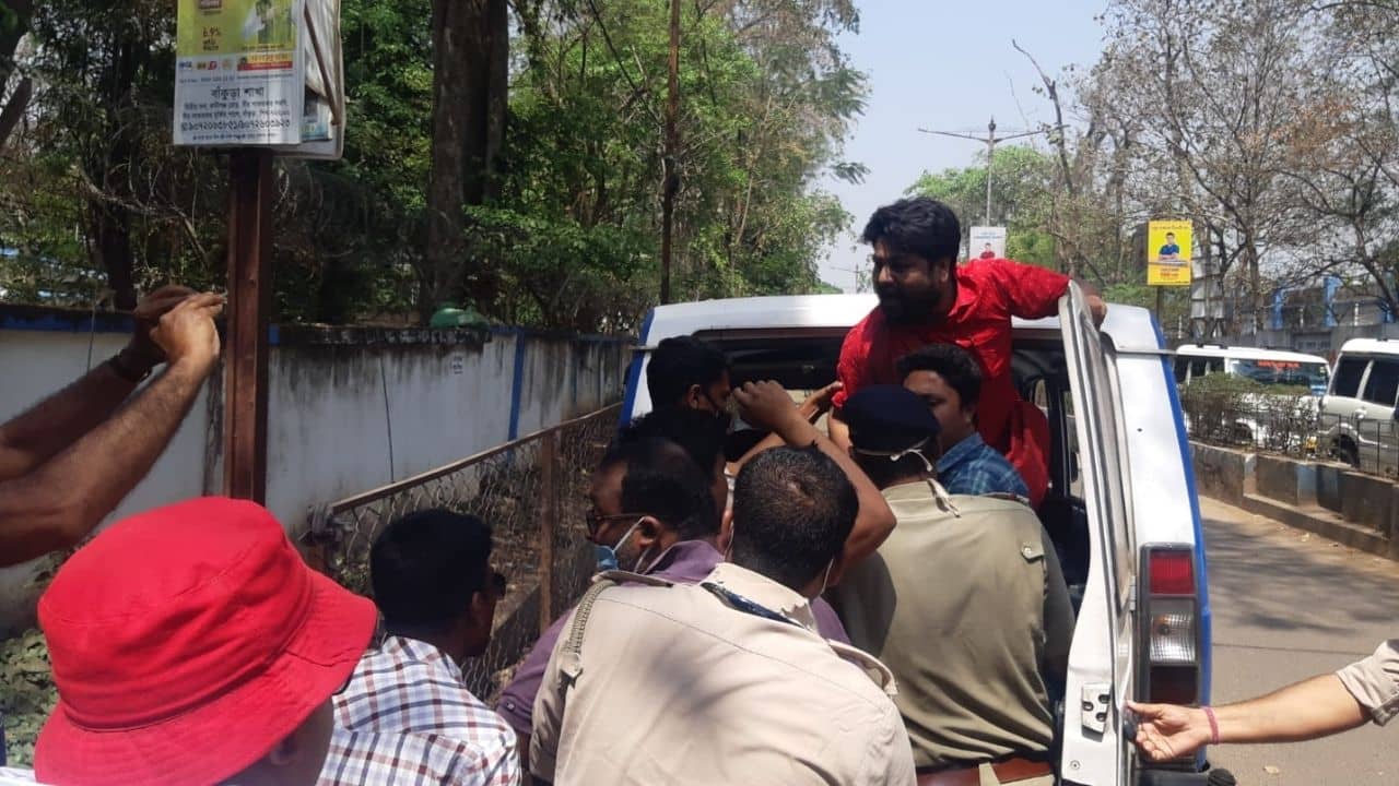 Bankura Bandh: ধর্মঘটীদের সঙ্গে পুলিশের লাগাতার ধস্তাধস্তি, তীব্র উত্তেজনা বাঁকুড়ায়
