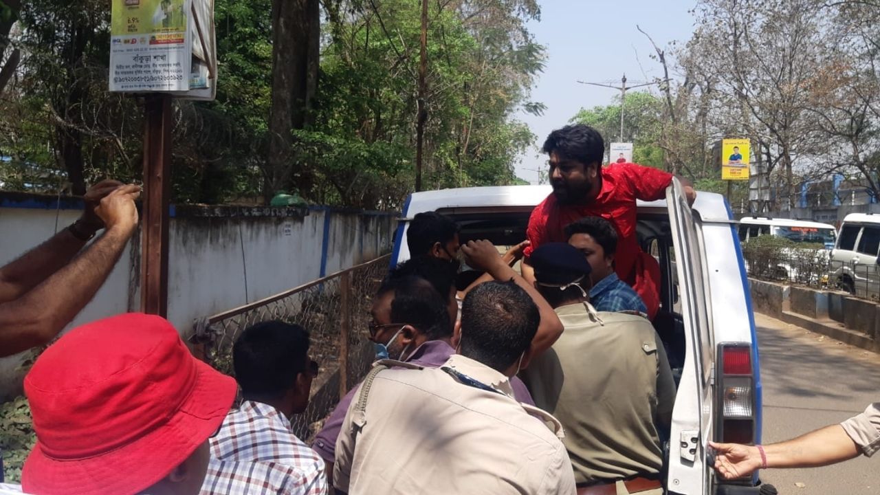 Bankura Bandh: ধর্মঘটীদের সঙ্গে পুলিশের লাগাতার ধস্তাধস্তি, তীব্র উত্তেজনা বাঁকুড়ায়