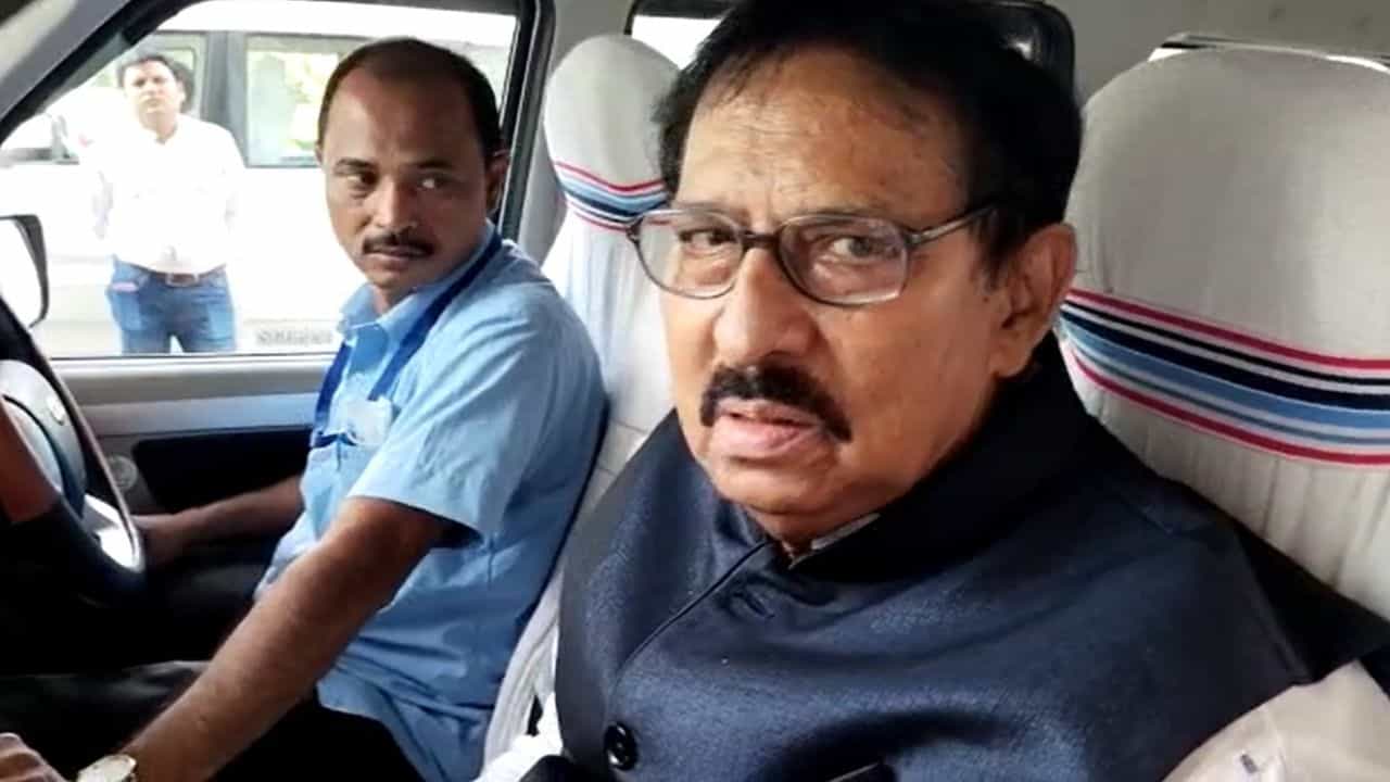 Biman Banerjee: তৃণমূলের স্পিকার? পদ্ম-বাণের জবাব দিলেন বিমান বন্দ্যোপাধ্যায় Biman Banerjee: তৃণমূলের স্পিকার? পদ্ম-বাণের জবাব দিলেন বিমান বন্দ্যোপাধ্যায়