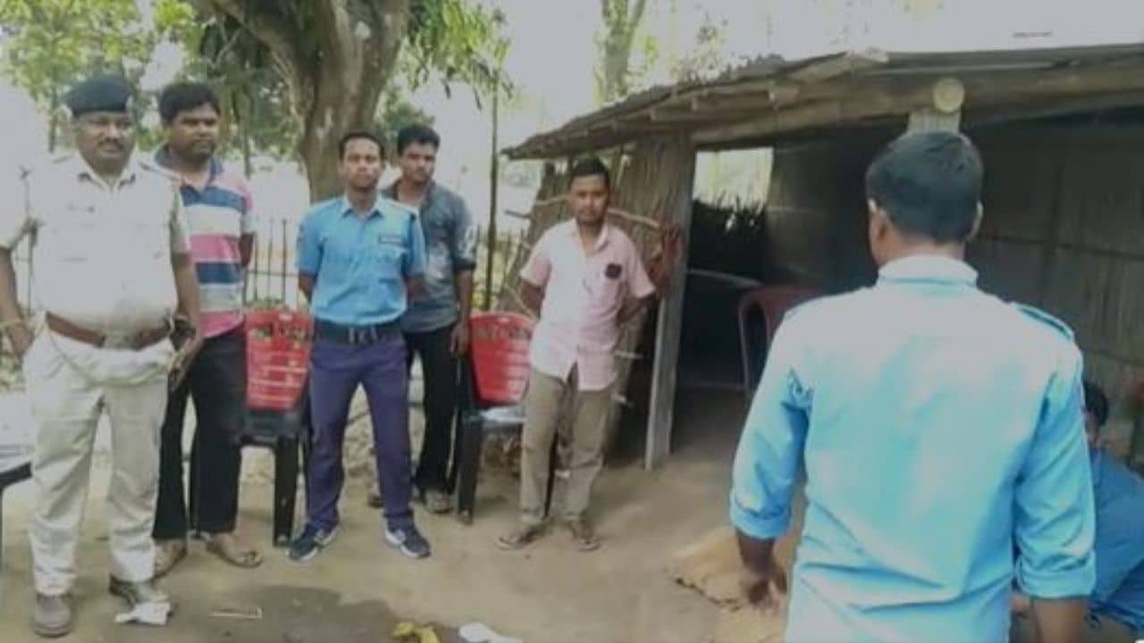 Bomb Recover:  এলাকায় ভালো মানুষ হিসেবে পরিচিত, কিন্তু একটা রাতেই বদলে গেল পরিস্থিতি