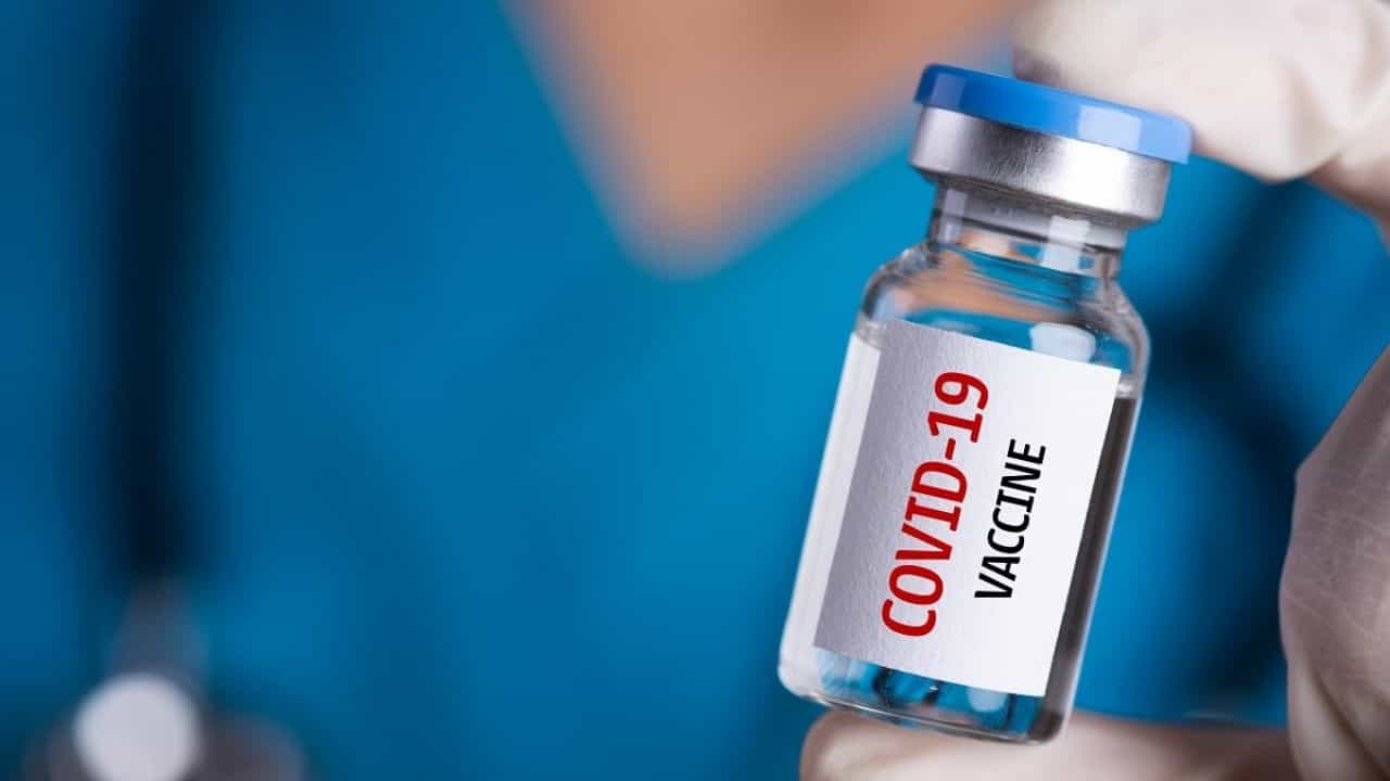 Covid-19 Booster Dose : সব প্রাপ্তবয়স্ককে 'বুস্টার' দেওয়া কতটা জরুরি? কী বলছেন বিশেষজ্ঞ? Covid-19 Booster Dose : সব প্রাপ্তবয়স্ককে 'বুস্টার' দেওয়া কতটা জরুরি? কী বলছেন বিশেষজ্ঞ?