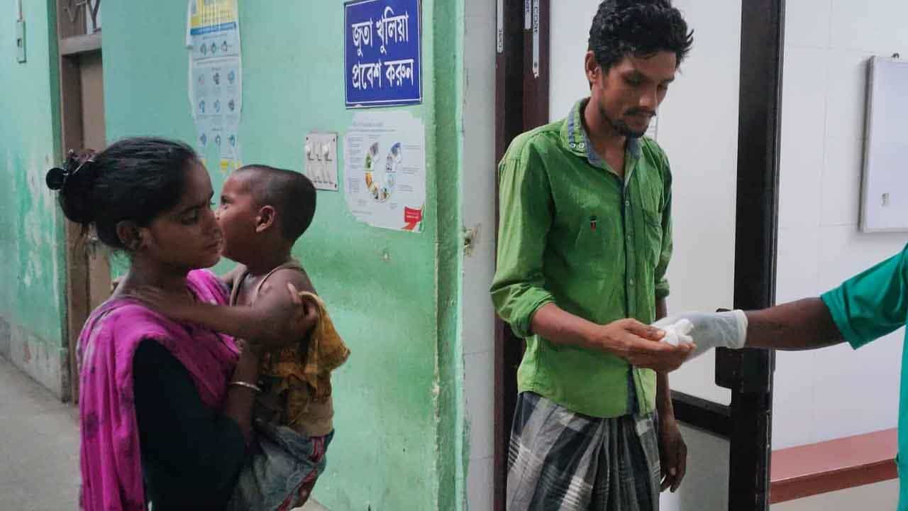 Canning News: ৩ বছরের শিশুর নাকে আটকে রিভলবারের গুলি, প্রাণ বাঁচাল ক্যানিং হাসপাতাল Canning News: ৩ বছরের শিশুর নাকে আটকে রিভলবারের গুলি, প্রাণ বাঁচাল ক্যানিং হাসপাতাল