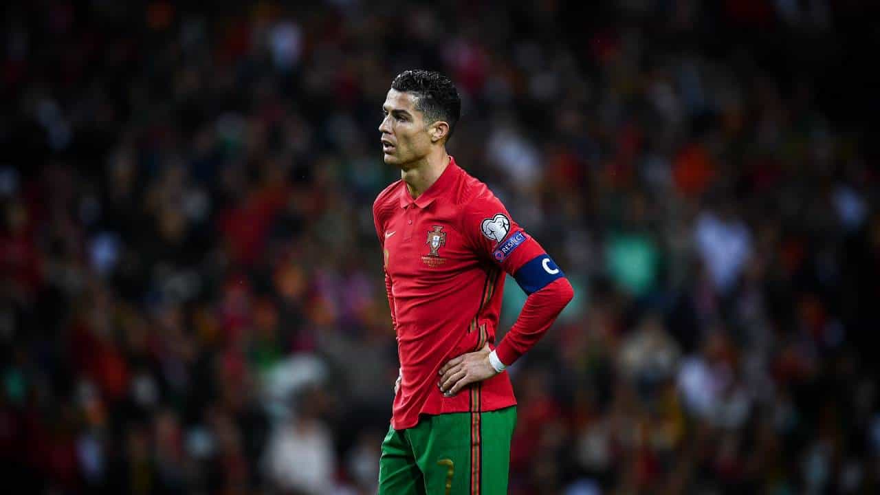 FIFA World Cup Qualifiers: মরণবাঁচন ম্যাচের আগে রোনাল্ডোর প্রার্থনা FIFA World Cup Qualifiers: মরণবাঁচন ম্যাচের আগে রোনাল্ডোর প্রার্থনা