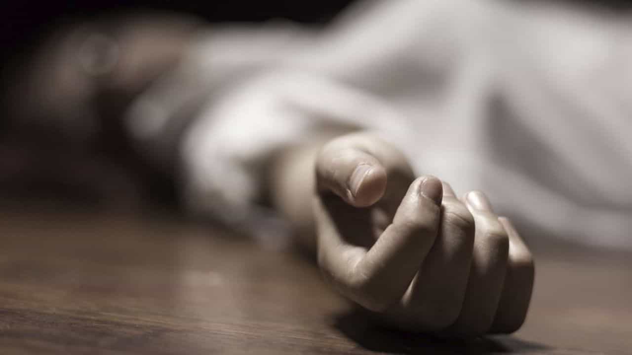 Jharkhand Student Death: অধ্যক্ষ বলেছিলেন ক্লাসে পড়ে গিয়েছে, সিসিটিভি ফুটেজই ধরিয়ে দিল আসল 'সত্য' Jharkhand Student Death: অধ্যক্ষ বলেছিলেন ক্লাসে পড়ে গিয়েছে, সিসিটিভি ফুটেজই ধরিয়ে দিল আসল 'সত্য'
