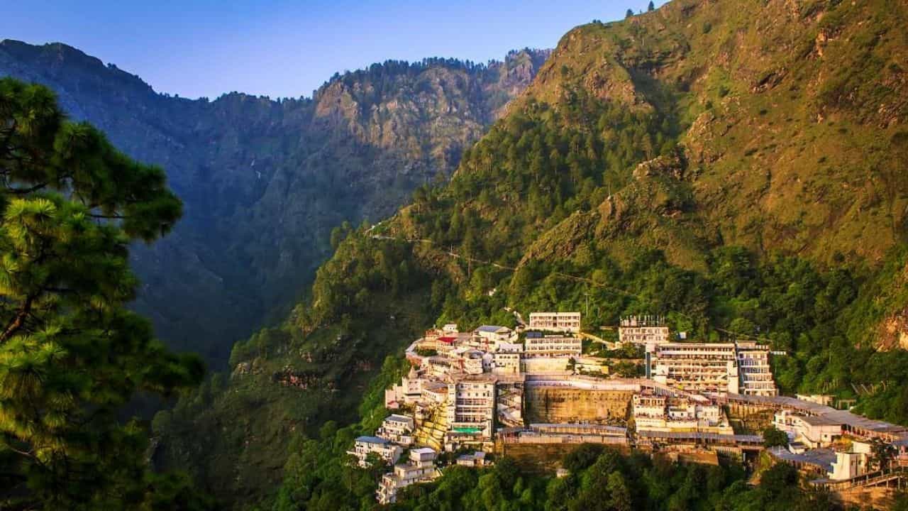 Delhi-Vaishno Devi: এবার বৈষ্ণোদেবী মন্দিরে যাওয়া আরও সহজ! মাত্র ৫ ঘণ্টায় কাটরা পৌঁছবেন ভক্তরা Delhi-Vaishno Devi: এবার বৈষ্ণোদেবী মন্দিরে যাওয়া আরও সহজ! মাত্র ৫ ঘণ্টায় কাটরা পৌঁছবেন ভক্তরা