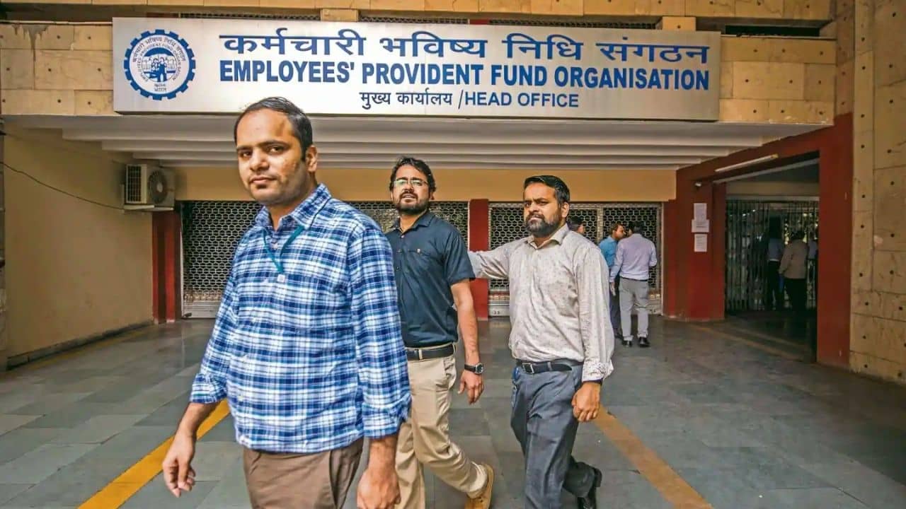 EPF interest Rate: বিভিন্ন সময়ে বদলেছে সুদ, তবে এবারের প্রভিডেন্ট ফান্ড একটু বেশি নিম্নমুখী...