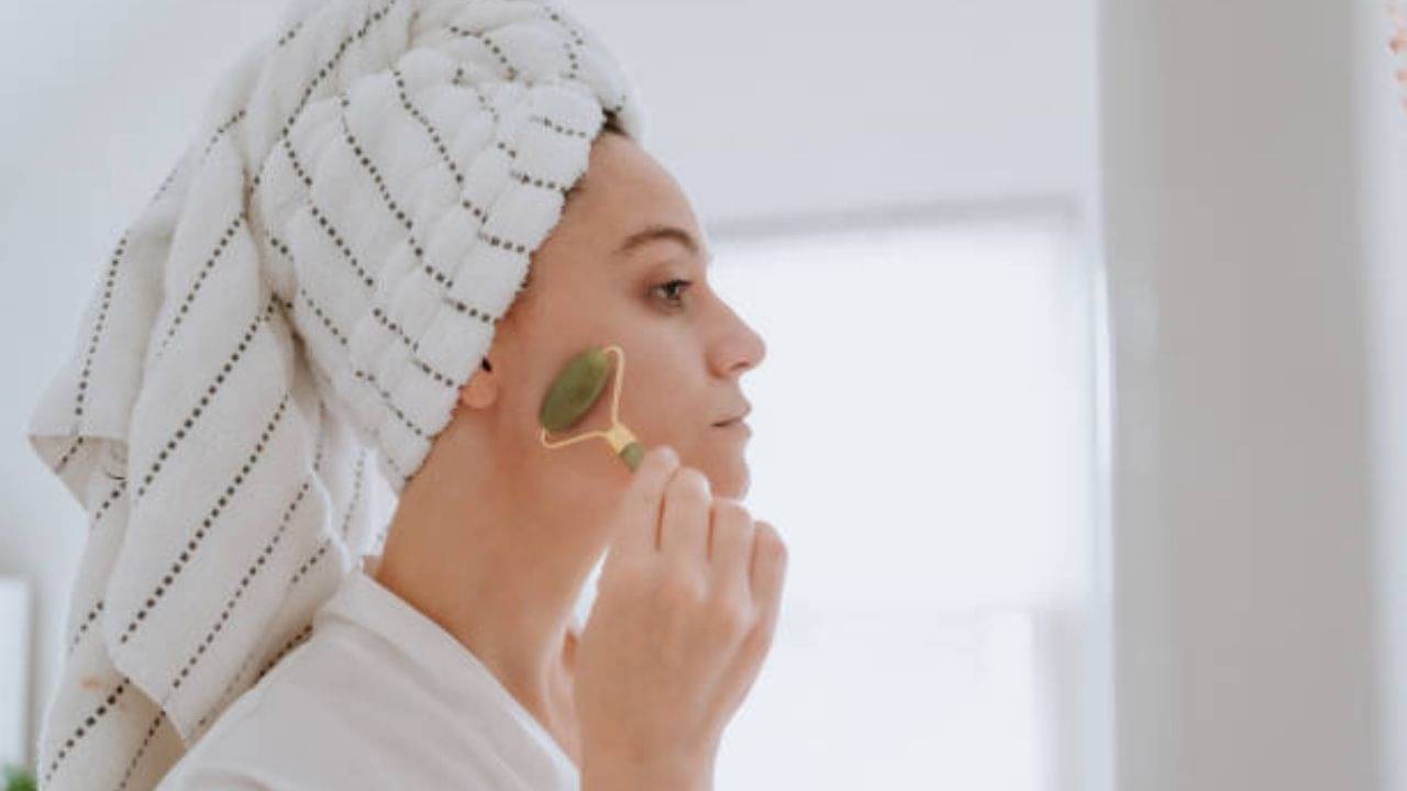 Night Skin Care Routine: বয়সের চাপ এড়াতে চান? ঘুমানোর আগে এই স্কিন কেয়ার রুটিন মেনে চলুন