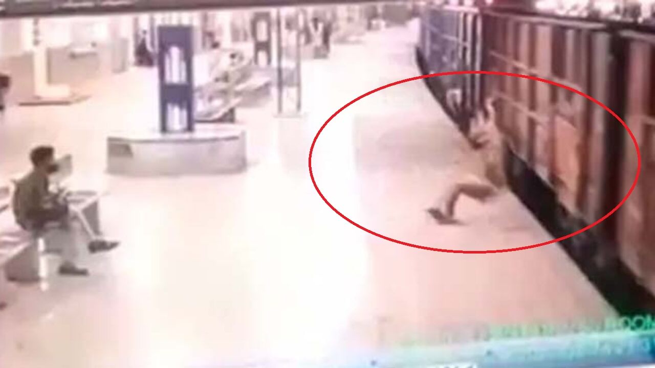 Viral Video: স্টেশনে মাথা ঘুরে পড়ে গেলেন পুলিশকর্মী, পিষে দিল মালগাড়ি, বেদনাদায়ক ভিডিয়ো ব্যাপক ভাইরাল