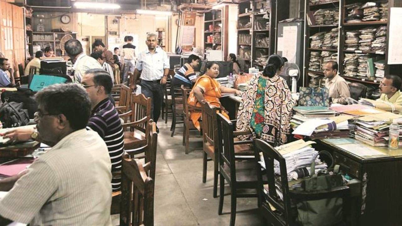 PNB Group-D Jobs: ব্যাঙ্কের গ্রুপ ডি-তে নিয়োগ, জেনে নিন কোথায় কত শূন্যপদ