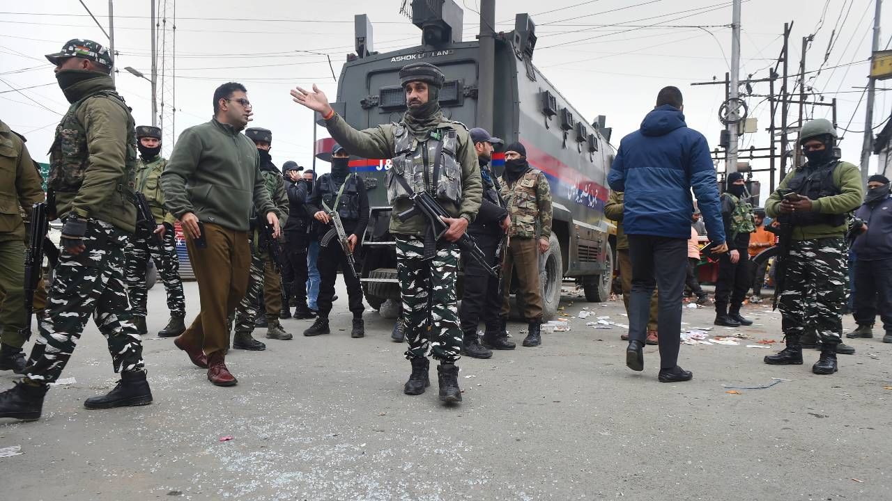 Srinagar Grenade Attack : শ্রীনগরে গ্রেনেড হামলায় মৃত ২, ৪৮ ঘণ্টার মধ্যে গ্রেফতার দুই