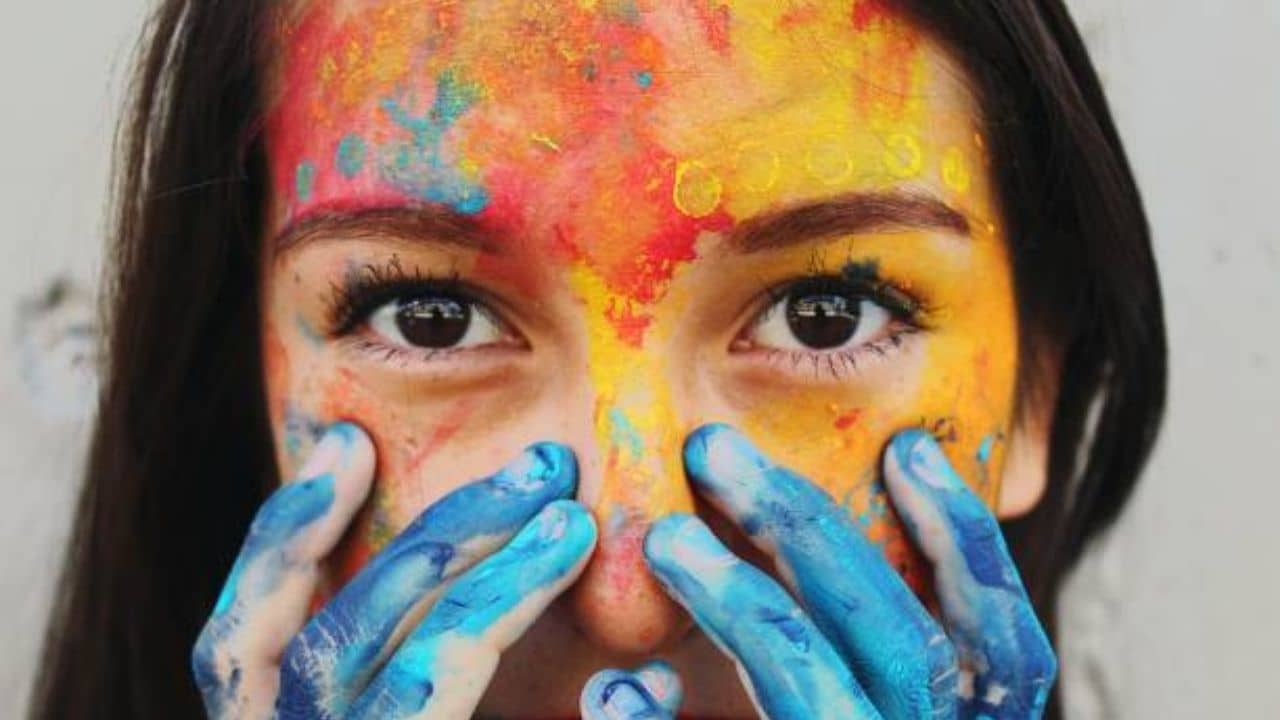 Holi 2022: রঙ খেলার পর কীভাবে যত্ন নেবেন ত্বকের? টিপস শেয়ার করলেন আয়ুর্বেদ বিশেষজ্ঞ