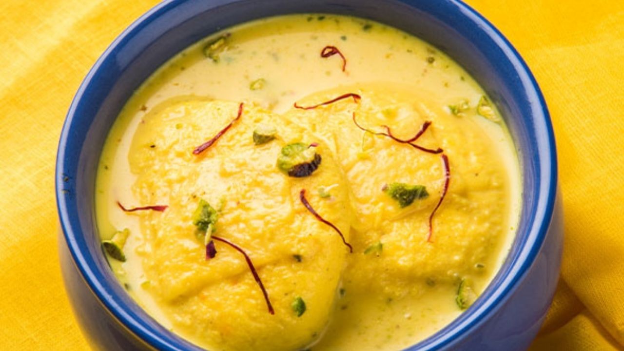 Holi Special Recipe: উত্‍সবের আনন্দকে দ্বিগুণ করতে বাড়িতে চটপট বানান ম্যাঙ্গো রসমালাই! রইল রেসিপি