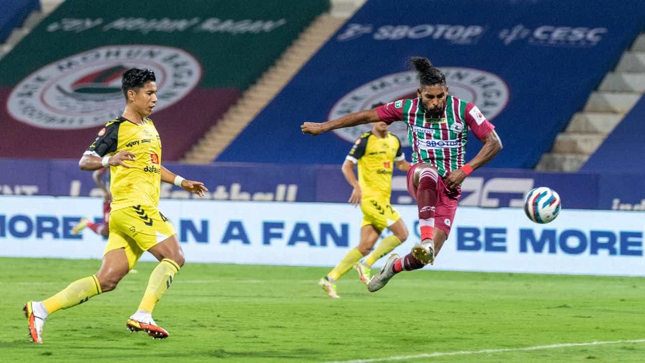ISL 2022: মোহনবাগানকে হারিয়ে আইএসএল ফাইনালে কেরালার সামনে হায়দরাবাদ ISL 2022: মোহনবাগানকে হারিয়ে আইএসএল ফাইনালে কেরালার সামনে হায়দরাবাদ