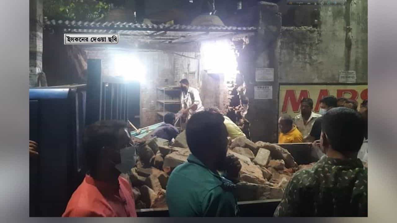 Bangladesh ISKCON Attacked: দোলের আগের রাতে বাংলাদেশে ফের আক্রান্ত ইসকন, মৌলবাদীদের হামলায় জখম ৩ ভক্ত Bangladesh ISKCON Attacked: দোলের আগের রাতে বাংলাদেশে ফের আক্রান্ত ইসকন, মৌলবাদীদের হামলায় জখম ৩ ভক্ত