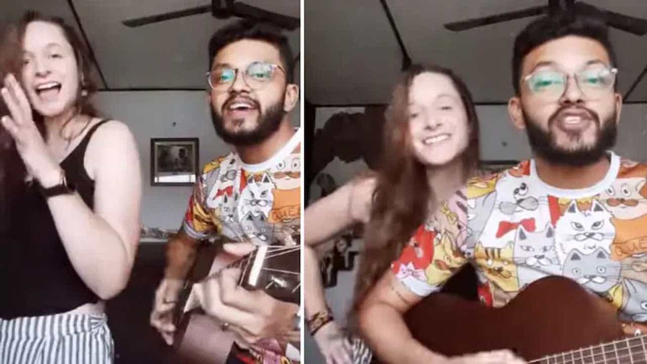 Viral Video: মান্না দে'র গান ফরাসি কন্যের কণ্ঠে! যোগ্য সঙ্গতে বাঙালি প্রেমিক... শুনে দেখুন কোন গান গাইলেন তাঁরা Viral Video: মান্না দে'র গান ফরাসি কন্যের কণ্ঠে! যোগ্য সঙ্গতে বাঙালি প্রেমিক... শুনে দেখুন কোন গান গাইলেন তাঁরা