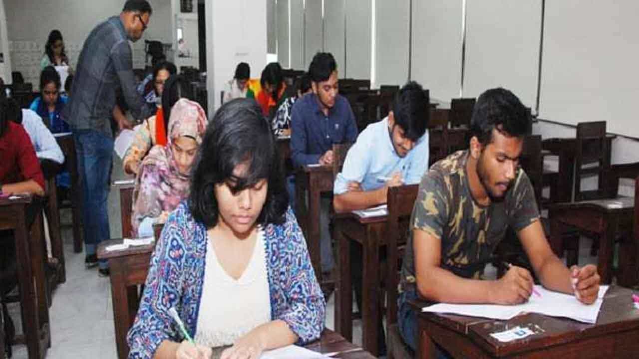WBCS Recruitment: বাংলায় চাকরিপ্রার্থীদের জন্য বিরাট খবর, কয়েক হাজার শূন্য পদে নিয়োগ, স্নাতক পাশ করলেই ন্যূনতম বেতন ৫৬ হাজার টাকা