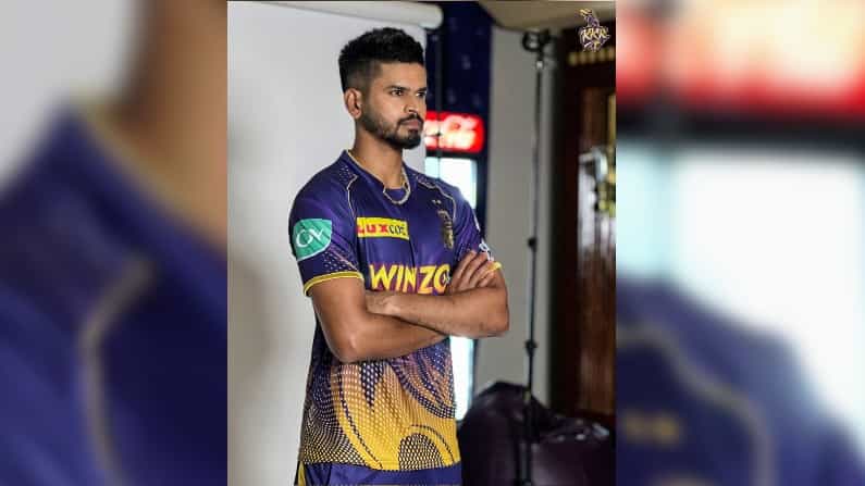 কলকাতা নাইট রাইডার্সের নতুন জার্সি। নাইটদের এ বারের জার্সির পিছনে লেখা রয়েছে, 'করব লড়ব জিতব'। বেগুনি ও সোনালি রঙের ছোঁয়া রয়েছে এ বারও। (ছবি-টুইটার)
