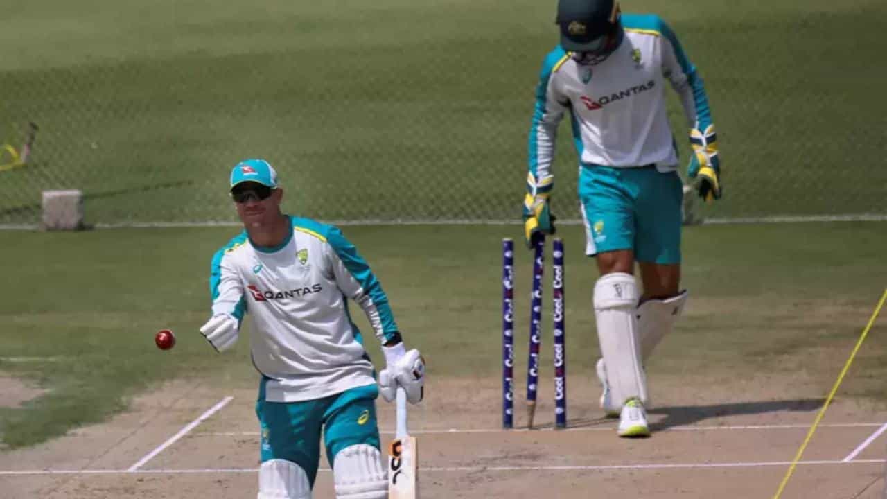 Pakistan vs Australia Test Series: রাওয়ালপিন্ডির পর করাচির পিচ নিয়ে বিতর্ক তুলে দিলেন কোন পাক কিংবদন্তি? Pakistan vs Australia Test Series: রাওয়ালপিন্ডির পর করাচির পিচ নিয়ে বিতর্ক তুলে দিলেন কোন পাক কিংবদন্তি?