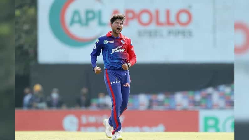 এখনও পর্যন্ত হওয়া আইপিএলের ৫ টি ম্যাচের নিরিখে বর্তমানে পার্পল ক্যাপের দৌড়ে শীর্ষে রয়েছেন দিল্লি ক্যাপিটালসের কুলদীপ যাদব (Kuldeep Yadav)। ১টি ম্যাচে তিনি তুলে নিয়েছেন ৩টি উইকেট। ৪ ওভার বল করে দিয়েছেন ১৮ রান। (ছবি-আইপিএল ওয়েবসাইট)