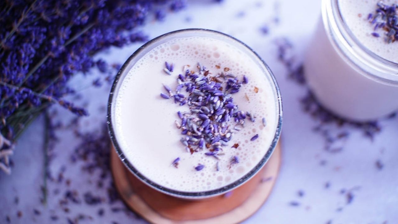 Lavender Milk Tea: বাড়িতেই বানান বিশ্বের সবচেয়ে স্বাস্থ্যকর দুধ চা! এর গুণের বহর আপনায় মুগ্ধ করবে অনায়াসে