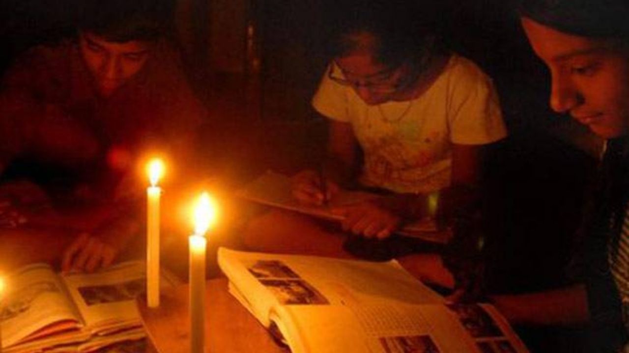 Sri Lanka Power Cut: রোজ ১০ ঘণ্টার লোডশেডিং! উর্ধ্বমুখী জ্বালানির দামের কারণে ঘোষণা সরকারের