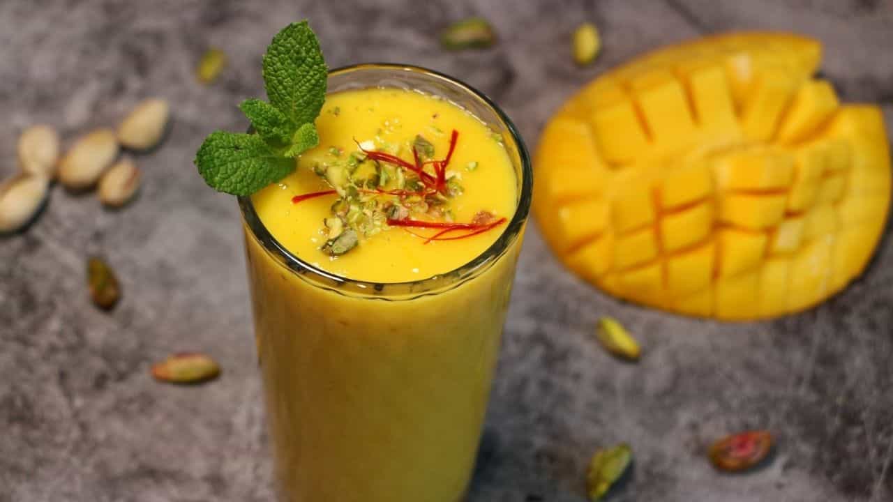 Mango Twist: দুধের স্বাদেও ম্য়াঙ্গো ট্যুইস্ট! চটপট বানিয়ে ফেলুন জিভে জল আনা এই রেসিপি Mango Twist: দুধের স্বাদেও ম্য়াঙ্গো ট্যুইস্ট! চটপট বানিয়ে ফেলুন জিভে জল আনা এই রেসিপি