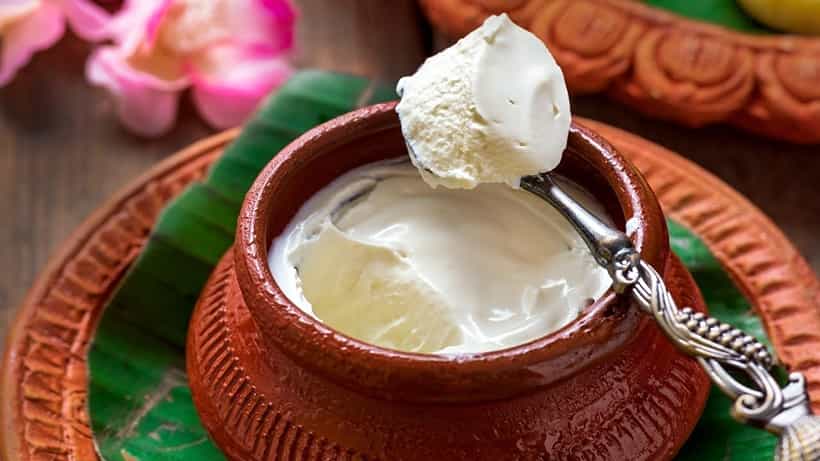 Summer Recipe: এই তপ্তদিনে আর বাইরে নয়, দোকানের মত মিষ্টি দই বানান বাড়িতেই!
