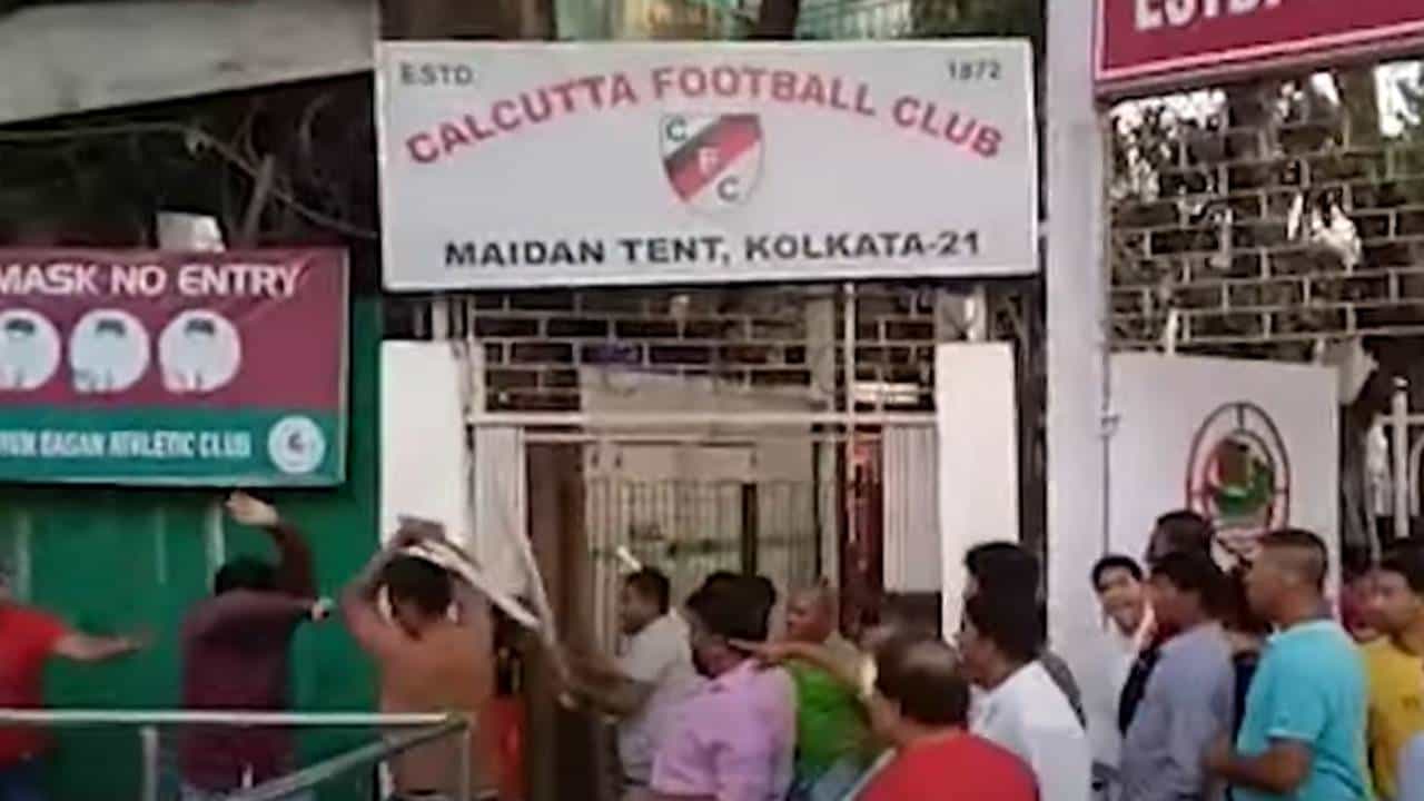 Mohun Bagan: মনোনয়ন জমার শেষ দিনে রণক্ষেত্র মোহনবাগান Mohun Bagan: মনোনয়ন জমার শেষ দিনে রণক্ষেত্র মোহনবাগান